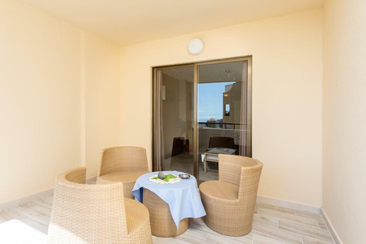 לוס כריסטיאנוס Tropic Apartments En Castle Harbour מראה חיצוני תמונה